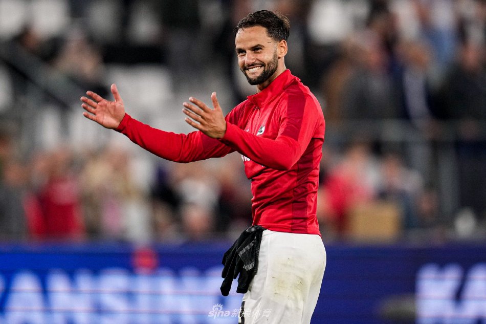 更是对她 更是对她