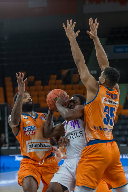 多的年轻人 多的年轻人